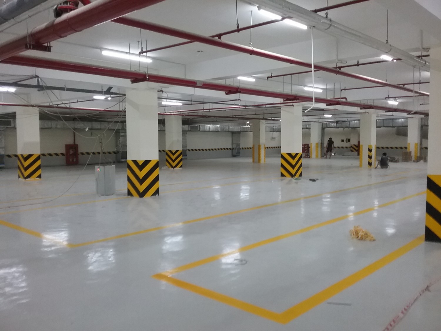 Sơn Epoxy Sàn Công Nghiệp Tại Đồng Nai 3 Giải pháp sơn epoxy sàn công nghiệp Đồng Nai cho khu vực tầng hầm và bãi đậu xe.