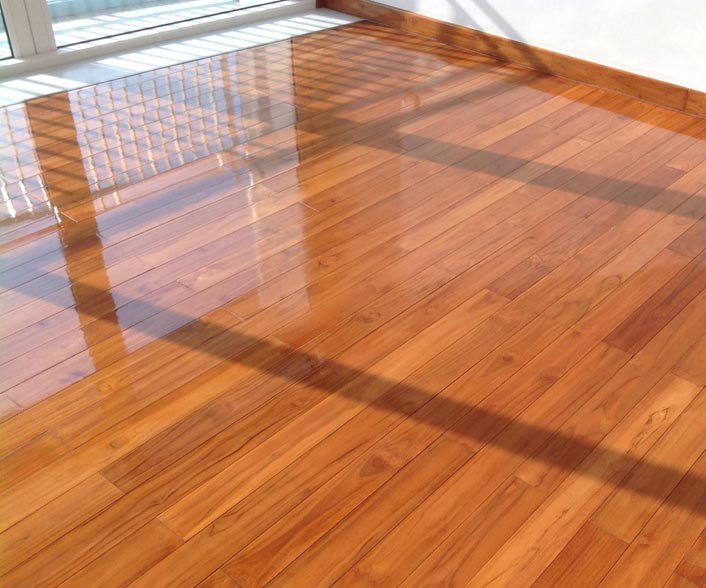 Kinh nghiệm chọn đơn vị thi công sơn PU Long An uy tín 3 Bề mặt sàn gỗ sau khi được thi công sơn PU hoàn thiện có độ bóng gương sang trọng, chống trầy xước và bảo vệ bền lâu.